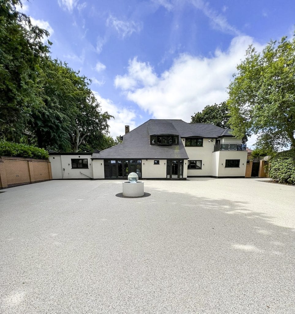 PHOTO 2022 08 19 14 08 19 963x1024 1